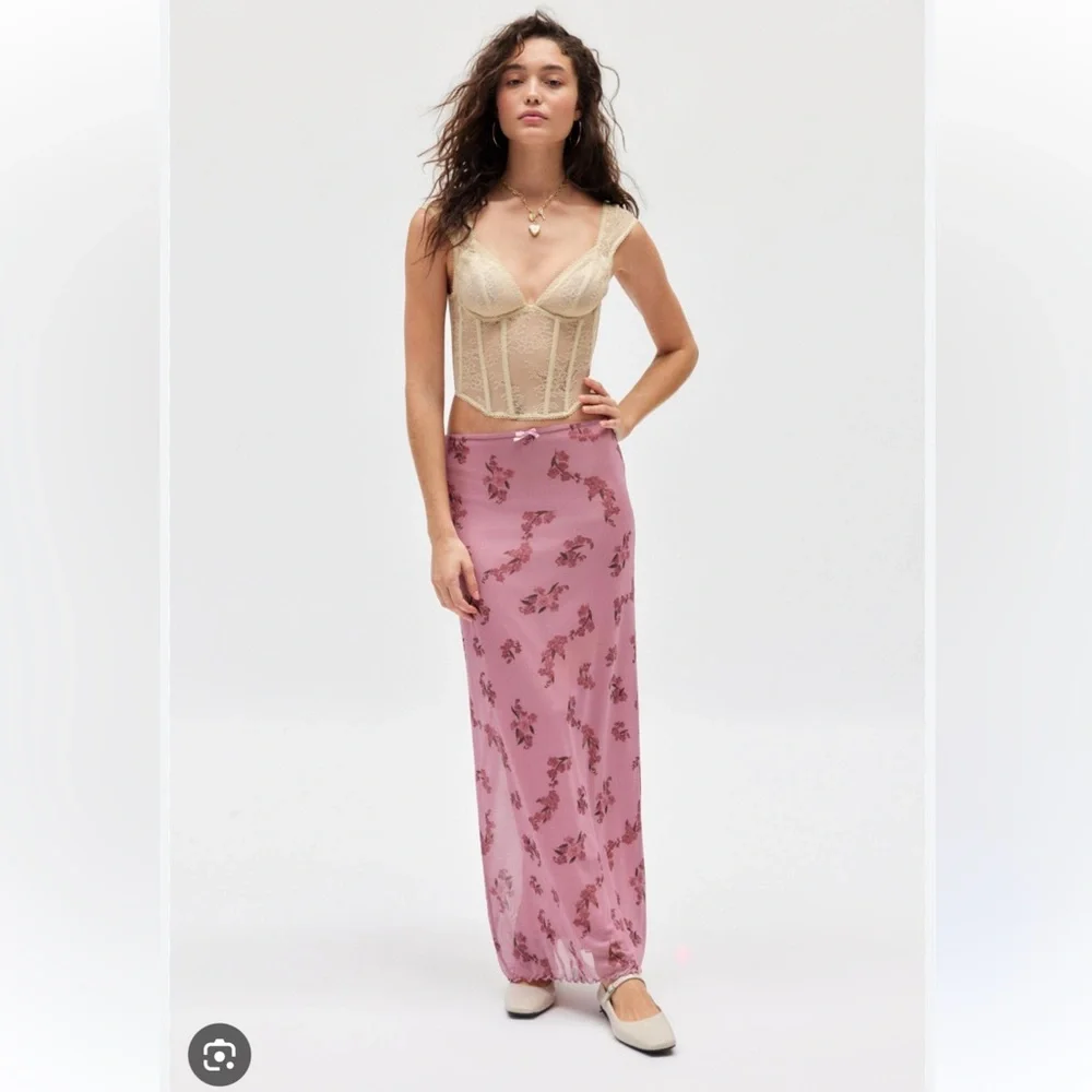 Urban Outfitters Out From Under Amour Lace Cream/Ecru Corset - Picture 3 of 6